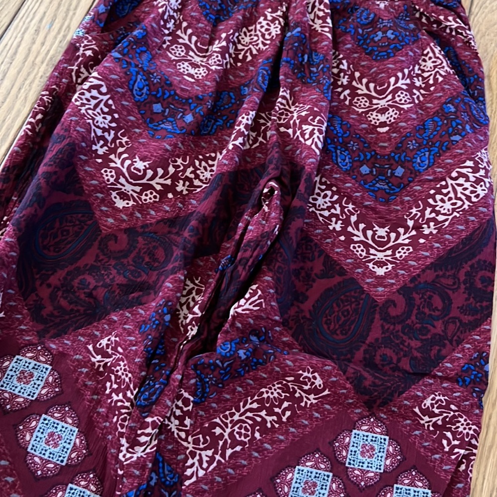 Patterned maroon pants - Picture 12 of 12